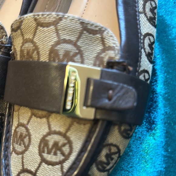 Michael Kors Brown Loafers with Elegant Gold Accent - Picture 3 of 6